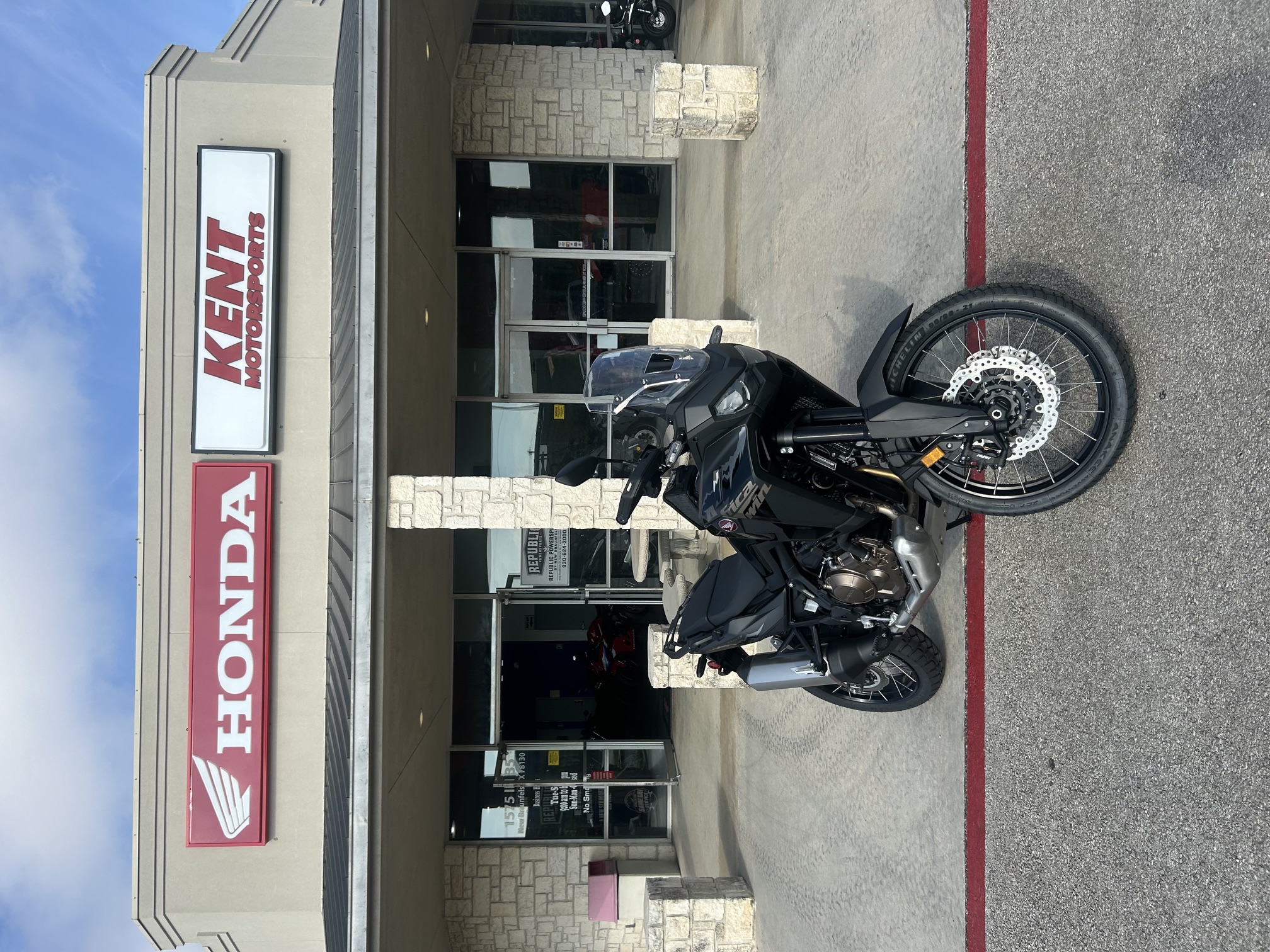2026-HONDA-AFRICA-TWIN-BASE-BLACK-200459