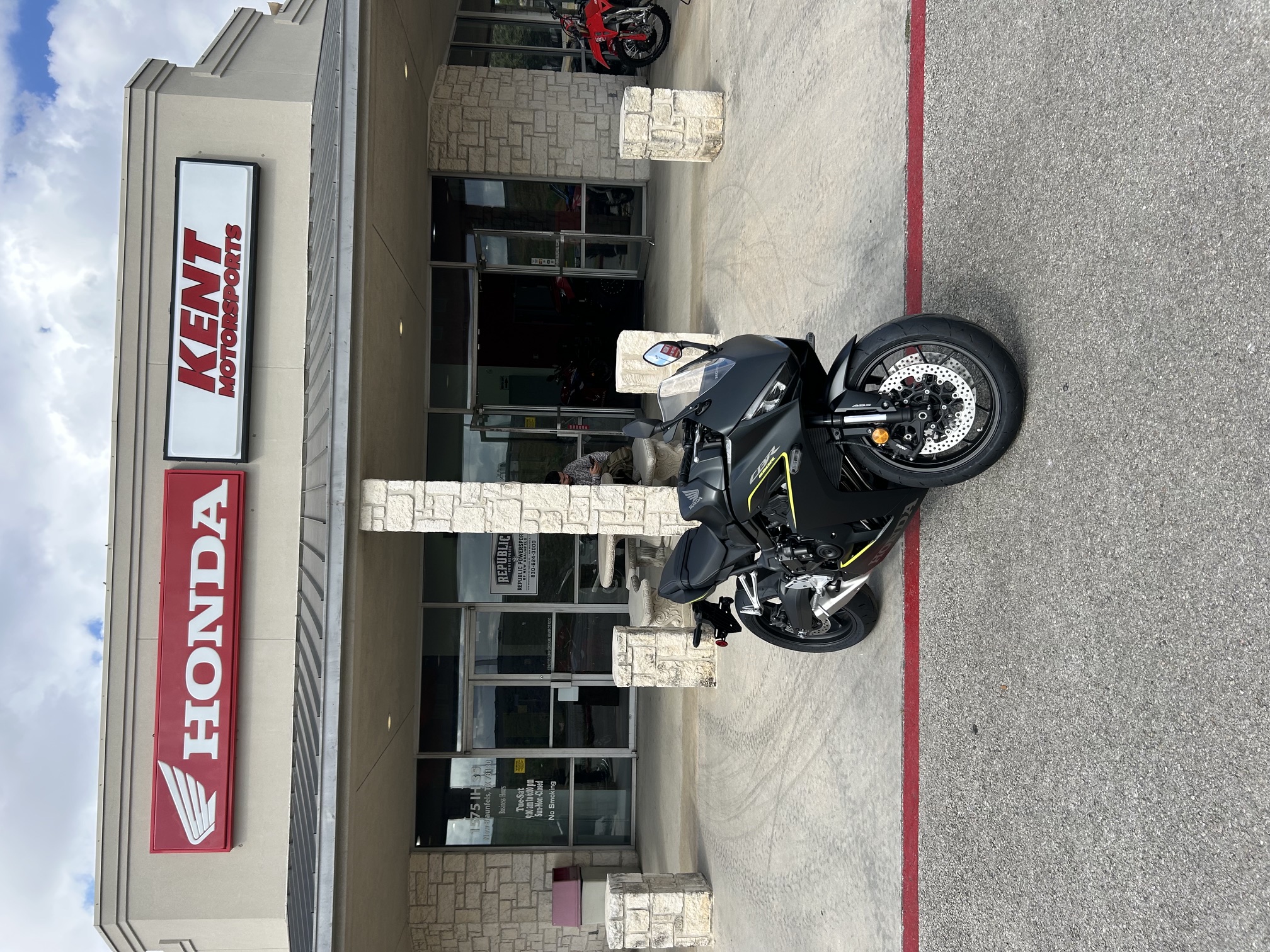 2026-HONDA-CBR650R-E-Clutch-Matte-Black-Metallic-204154 - Republic Powersports - Braunfels