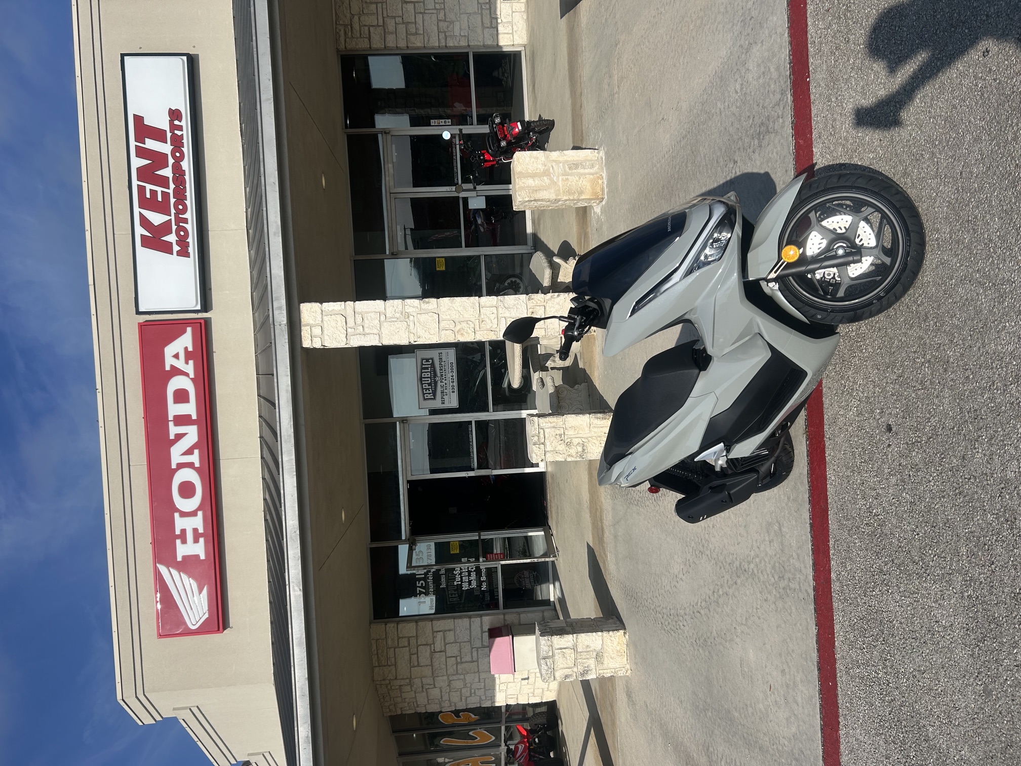 2026-Honda-PCX-Pearl-Gray-100132 - Republic Powersports - Braunfels