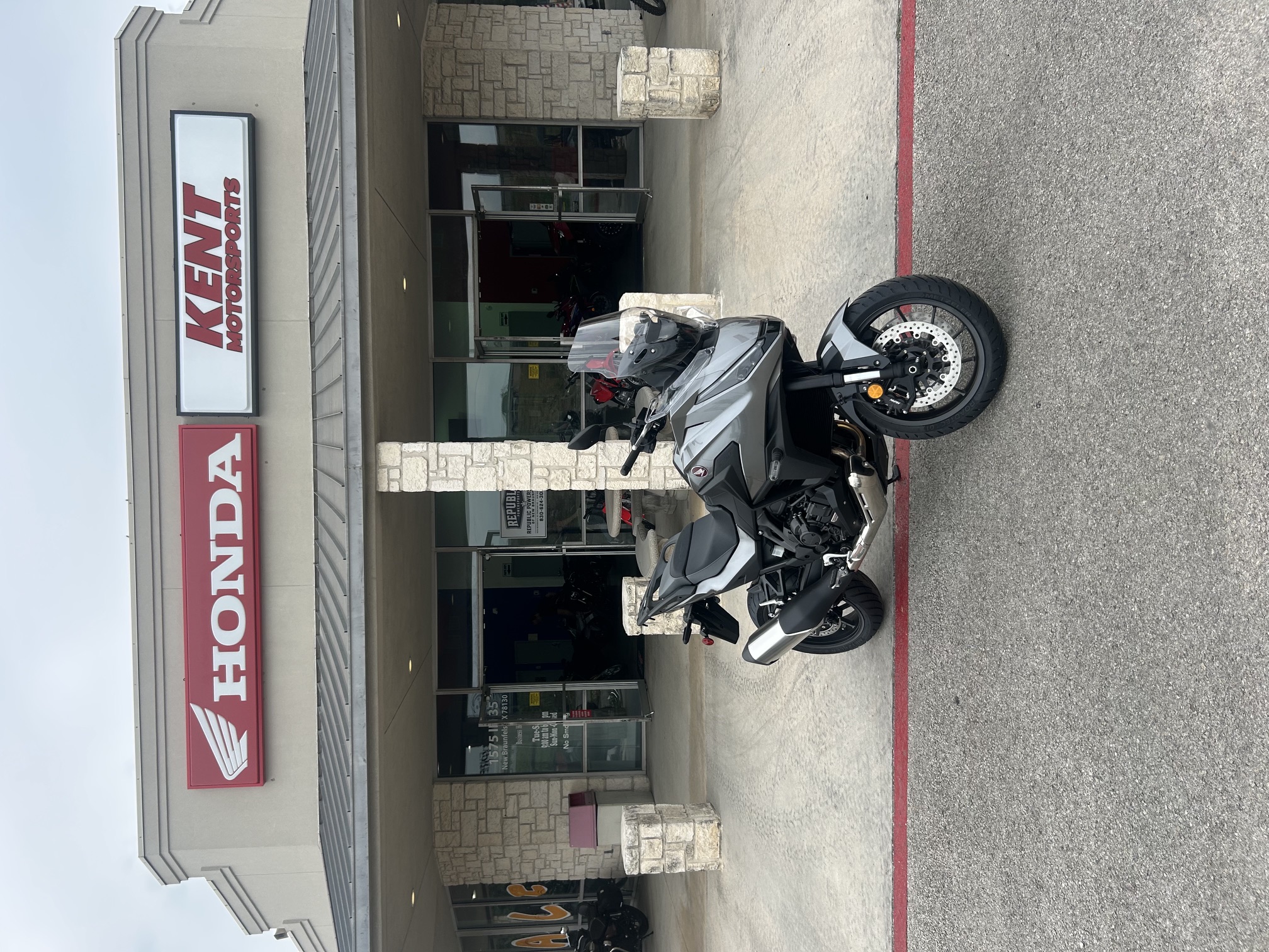 2026-Honda-NT1100-DCT-Gray-Metallic-100761