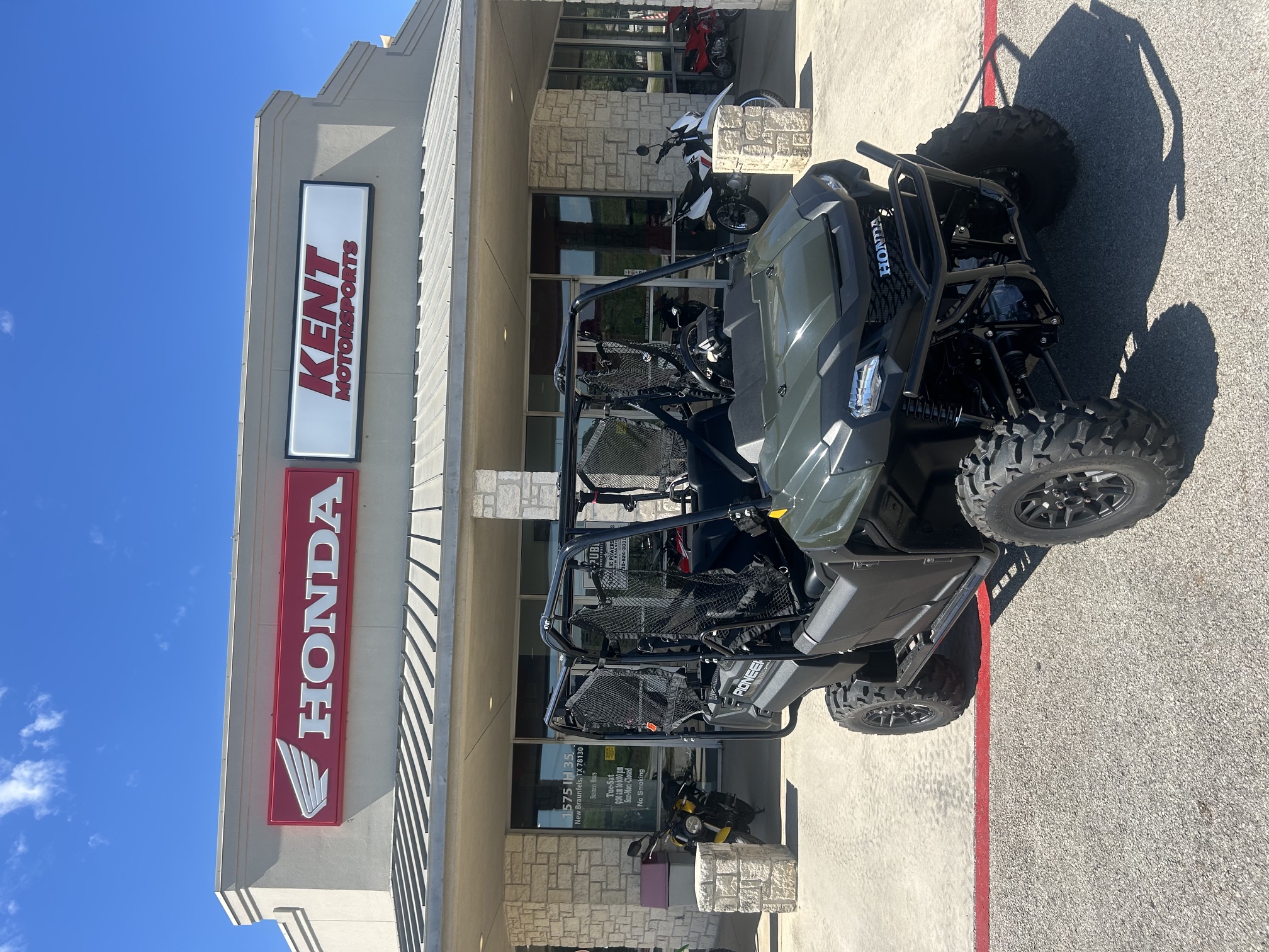 2026-Honda-Pioneer-700-4-Deluxe-Black-Forest-Green-100238